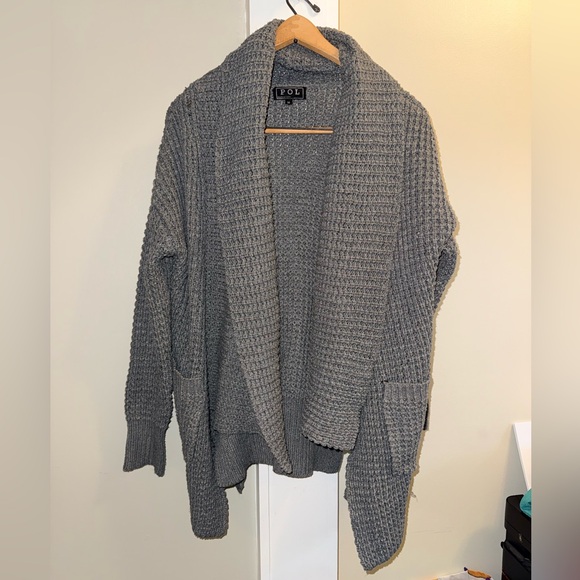 POL Sweaters - POL Gray Women's Think Knit Crochet Sweater - M